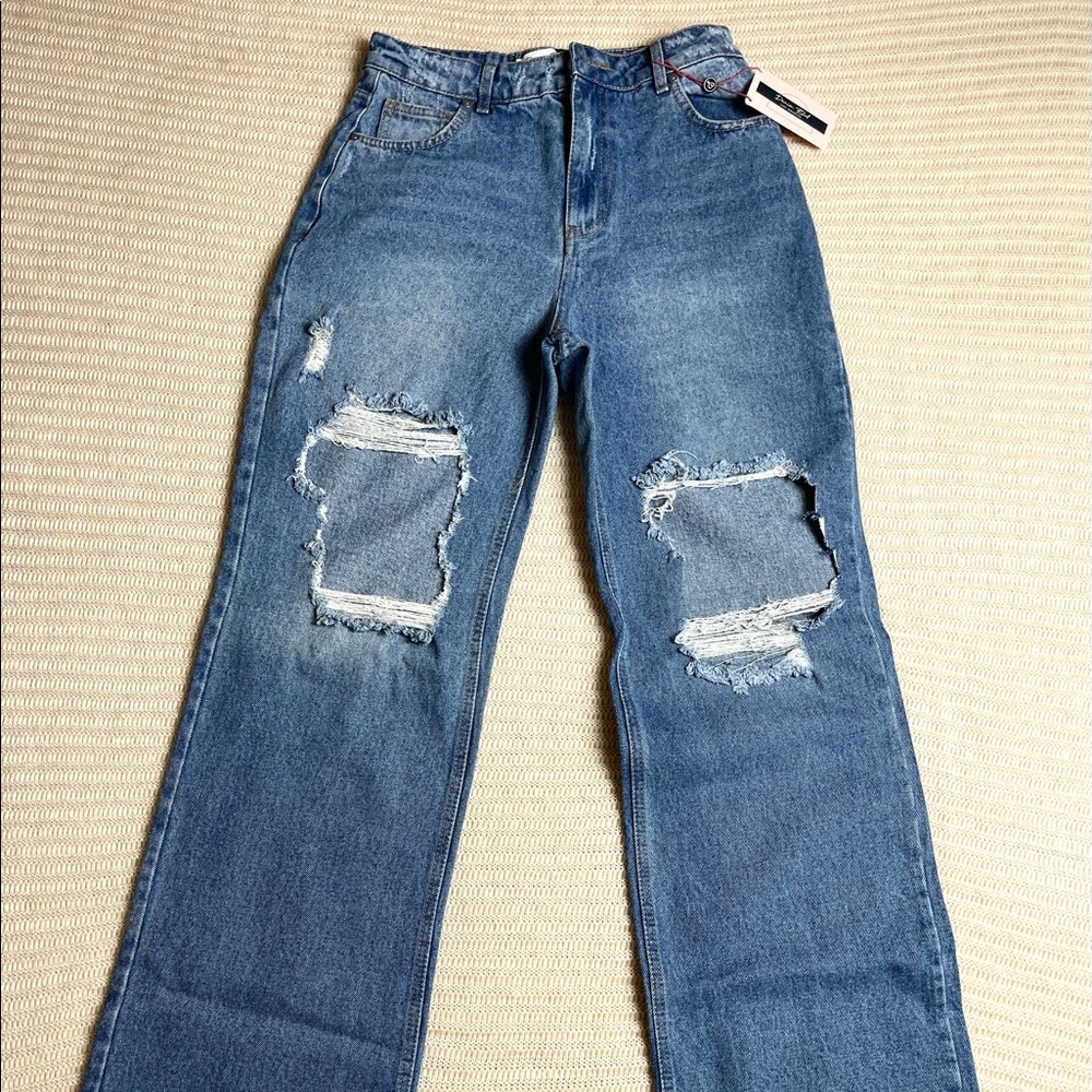 Distressed vintage Mom Jeans